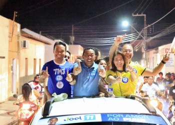Joel percorre ruas de Floriano em meio a multidão: “Aqui vai ser um caminhão de votos no 11”