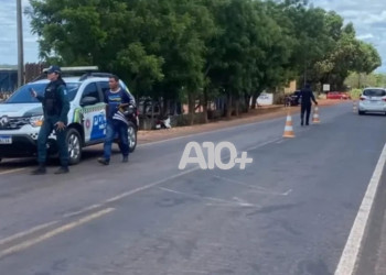 Motociclista morre em acidente com caminhão na PI-112; veículo vai parar em plantação de cana