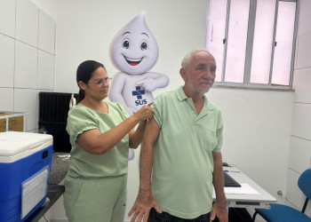 Idosos de 85 anos e mais passam a receber a vacina pneumo20 em Teresina
