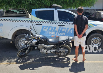 Embriagado, jovem pilota moto em zigue-zague, tenta fugir da polícia e é preso no Piauí