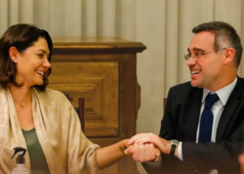 Em meio à crise no STF, Michelle Bolsonaro sai em defesa de Mendonça
