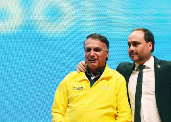 ‘Nem chefes do tráfico enfrentam isso’, diz Carlos Bolsonaro após STF liberar cirurgia do pai