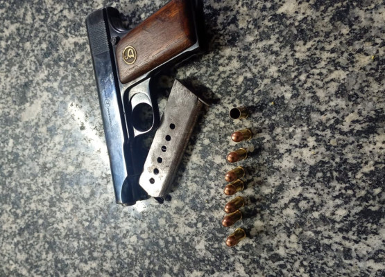 Dupla é presa com arma de fogo durante festival em Valença do Piauí