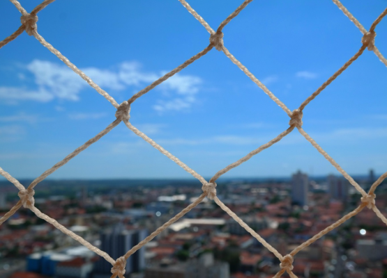 Projeto que obriga a instalação de redes de proteção contra quedas em áreas de convivência no Piauí é discutido