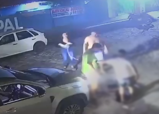 Suspeitos de espancar homem no Litoral do Piauí se entregam à polícia; terceiro envolvido segue foragido