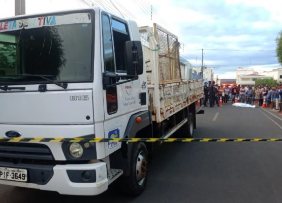 Gari cai e morre atropelado por caminhão de coleta do lixo no interior do Piauí