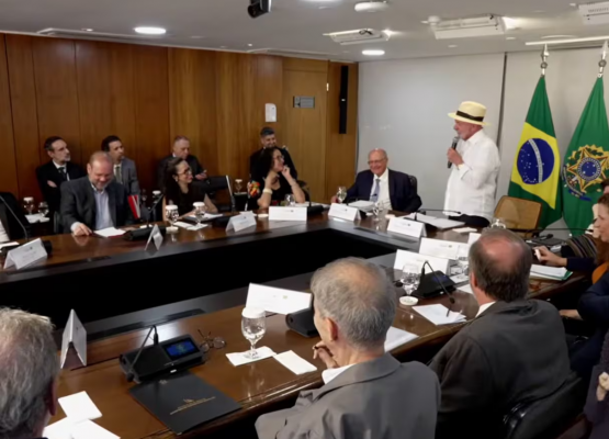 Lula defende autonomia em IA e diz que país precisa ‘ser dono do próprio nariz’