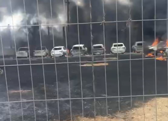 Incêndio destrói mais de 20 veículos em pátio de locadora em Picos, Piauí; VÍDEO!