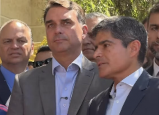 Flávio Bolsonaro diz que usará maioria no Congresso para aprovar reformas política e do STF