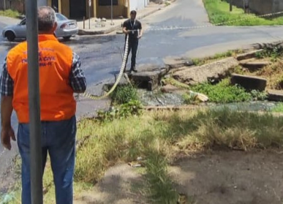 Defesa Civil interdita bueiro com risco de acidentes na zona Sul de Teresina