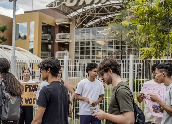 Após dois anos da implementação do Programa Pé-de-Meia, abandono escolar no Piauí cai 74%