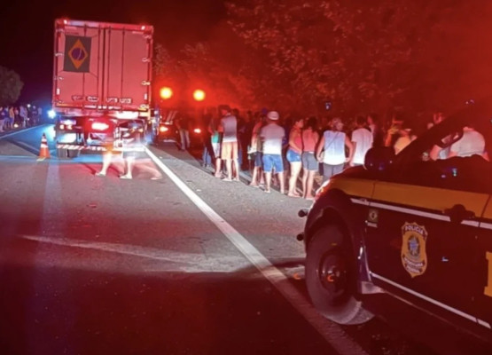 Dois homens morrem após motocicleta atropelar pedestre no Sul do Piauí; idoso foi arremessado com o impacto