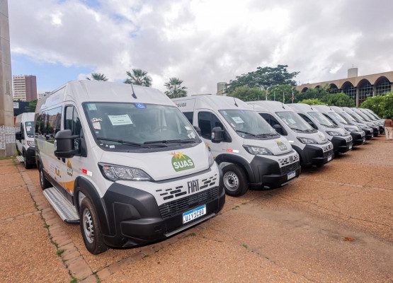 Mais 53 municípios do Piauí recebem vans que levam atendimentos da assistência social a comunidades mais distantes