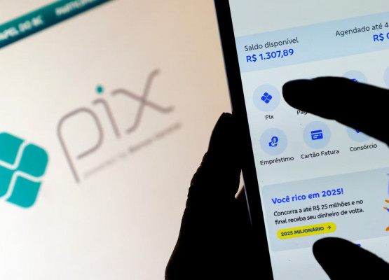 Usuários relatam problemas no Pix neste domingo; plataforma registra 10 mil queixas