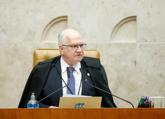 Fachin suspende decisões de Mendonça e Dino sobre Andrei e tira Moraes do inquérito das fake news