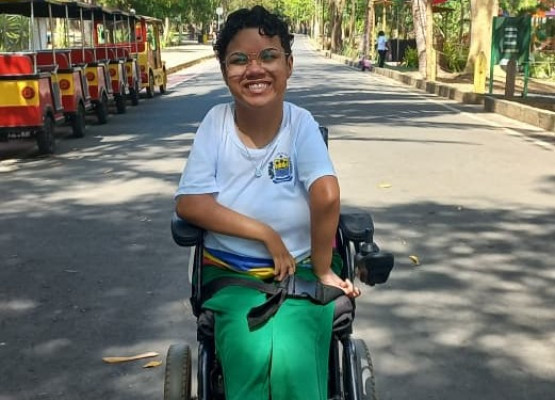 Estudante da rede estadual de ensino supera deficiência e conquista vaga no Curso de Jornalismo da Uespi