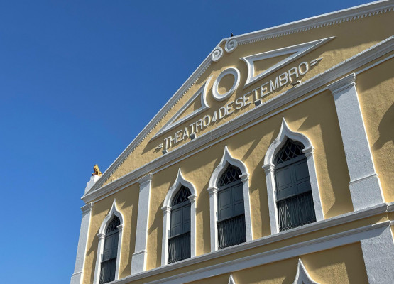 Theatro 4 de Setembro abre programação de março com ações do Mês da Mulher e agenda diversificada