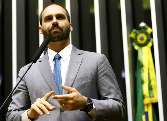 Eduardo Bolsonaro posta críticas a Michelle e elogios a Flávio após crise familiar