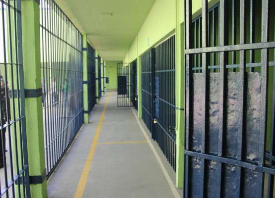 Policial penal é investigada após fuga de detento de penitenciária em Teresina