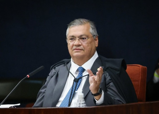 Dino proíbe aposentadoria obrigatória de magistrados como ‘punição’ e fixa perda de cargo