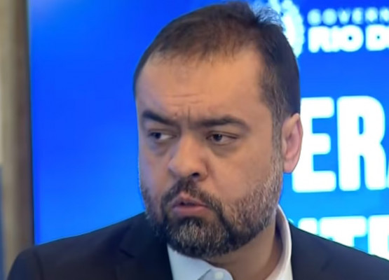 “De vítimas ontem só os policiais”, diz Cláudio Castro em homenagem aos servidores mortos em megaoperação