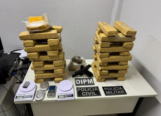 Polícia apreende cerca de 45kg de drogas e arma do Comando Vermelho no litoral do Piauí