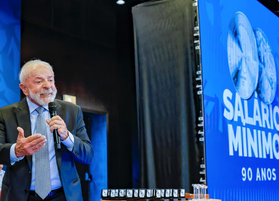 Em crítica a Trump, Lula diz que norte-americano quer ‘governar o mundo’ por rede social