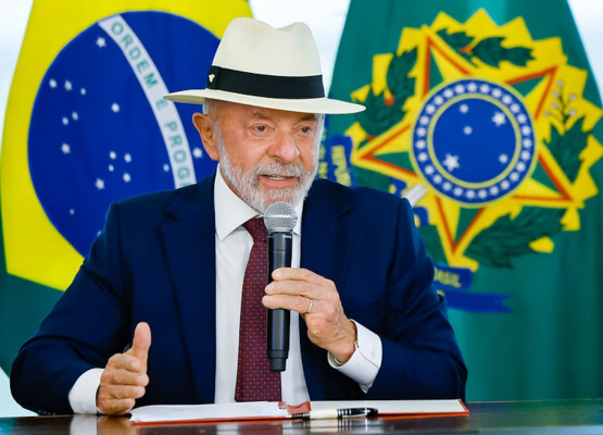 Lula chama Trump de amigo e diz que vai mostrar a ele dados da queda do desmatamento no Brasil