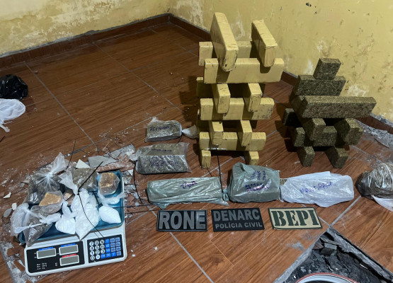 Polícia apreende 20kg de drogas escondidas dentro de imóvel que possuía placa de venda em Teresina