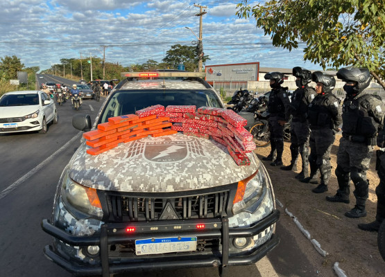 Polícia apreende carga com mais de 35 tabletes de drogas após acidente na zona Sudeste de Teresina; envolvidos fugiram