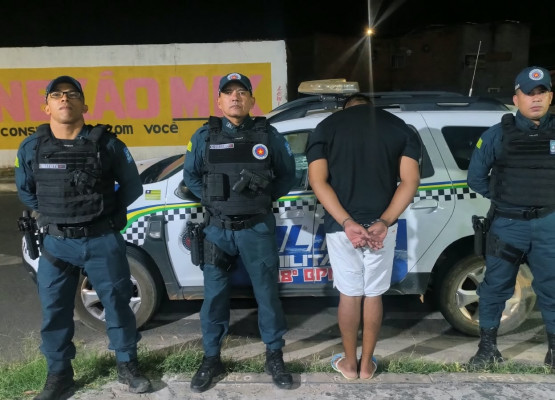 Homem com processos por homicídio é preso armado durante blitz no interior do Piauí