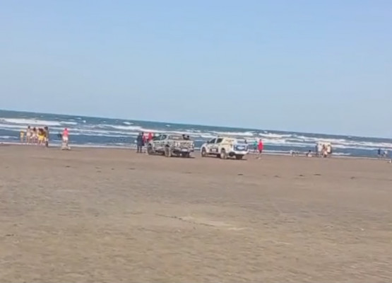 Adolescente desaparece após afogamento na Praia de Atalaia, litoral do Piauí; bombeiros continuam buscas