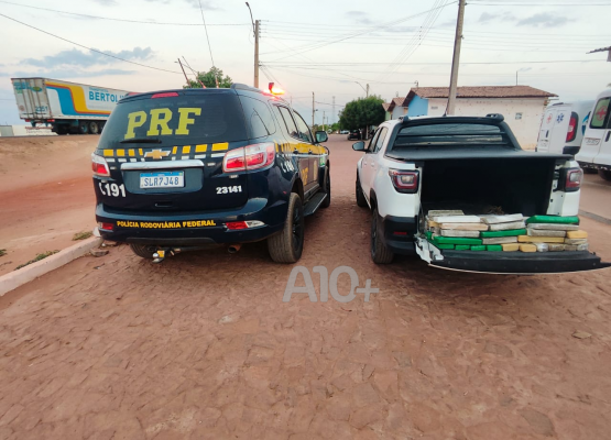 Dupla é presa com 50 kg de drogas em caixas de papelão no Piauí; passageiro passou mal após abordagem da PRF