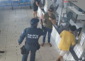 Vídeo mostra briga entre policial e caminhoneiro no interior do Piauí