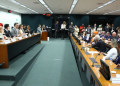 Pedido de vista adia votação da PEC do fim da escala 6x1 na comissão especial