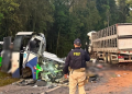 Grave acidente com ônibus e carreta deixa ao menos 23 mortos no Paraná