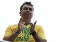 Flávio Bolsonaro não entrega passaporte dentro do prazo e PF cancela documento