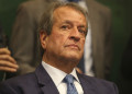 Dino manda bloquear R$ 119 mi de Valdemar Costa Neto por irregularidades com emendas