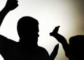 Homem é preso por agredir companheira e, mesmo durante trajeto à delegacia, seguiu ameaçando vítima no Piauí