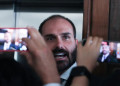 Moraes libera para julgamento ação que pode condenar Eduardo Bolsonaro por coação