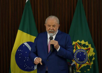 Presidente Lula decreta intervenção federal no DF após ataques terroristas