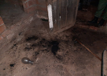 Filho é preso suspeito de estuprar a própria mãe e tocar fogo em sofá de casa no Piauí