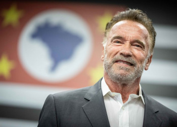Arnold Schwarzenegger admite ter assediado mulheres