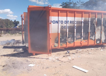 Prefeitura de Teresina busca responsável por incendiar container de lixo em ato de vandalismo