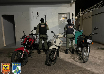 PM localiza casa usada como abrigo de veículos roubados e recupera motos e carro em Teresina