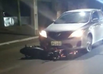 Homem atropela motociclista e foge  arrastando veículo em Parnaíba; Assista