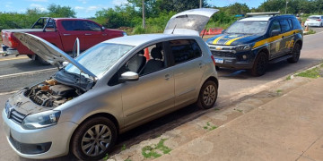 Veículo furtado em Minas Gerais é recuperado pela PRF no Piauí; mulher é presa por receptação