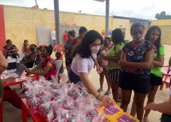 SMPM realiza entrega de kits de absorventes na zona Rural de Teresina