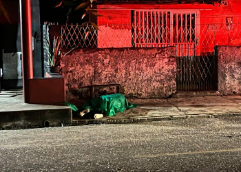Homem é morto a tiros em rua deserta na zona Norte de Teresina; polícia investiga o caso