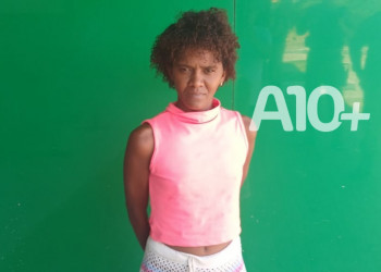 Mulher com mais de 50 pedras de crack escondidas em bolsa é presa por tráfico de drogas no Litoral do Piauí
